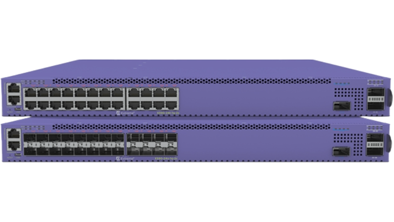 An Extreme Networks switch and router product.